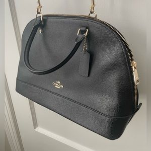 Black COACH purse with detachable straps